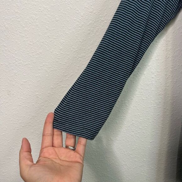 Comfy USA Blue Micro Striped Long Sleeve Asymmetrical Rayon Top Size L - Picture 4 of 13